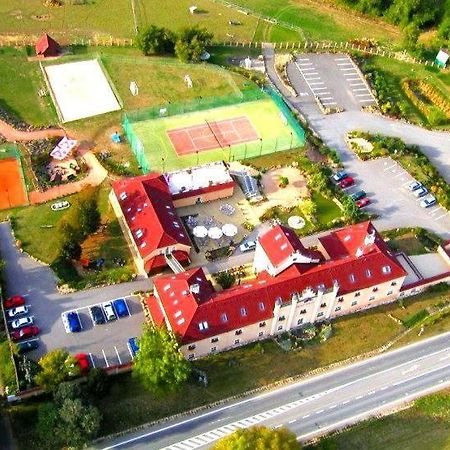 Hotel Allvet Drnovice  Zewnętrze zdjęcie