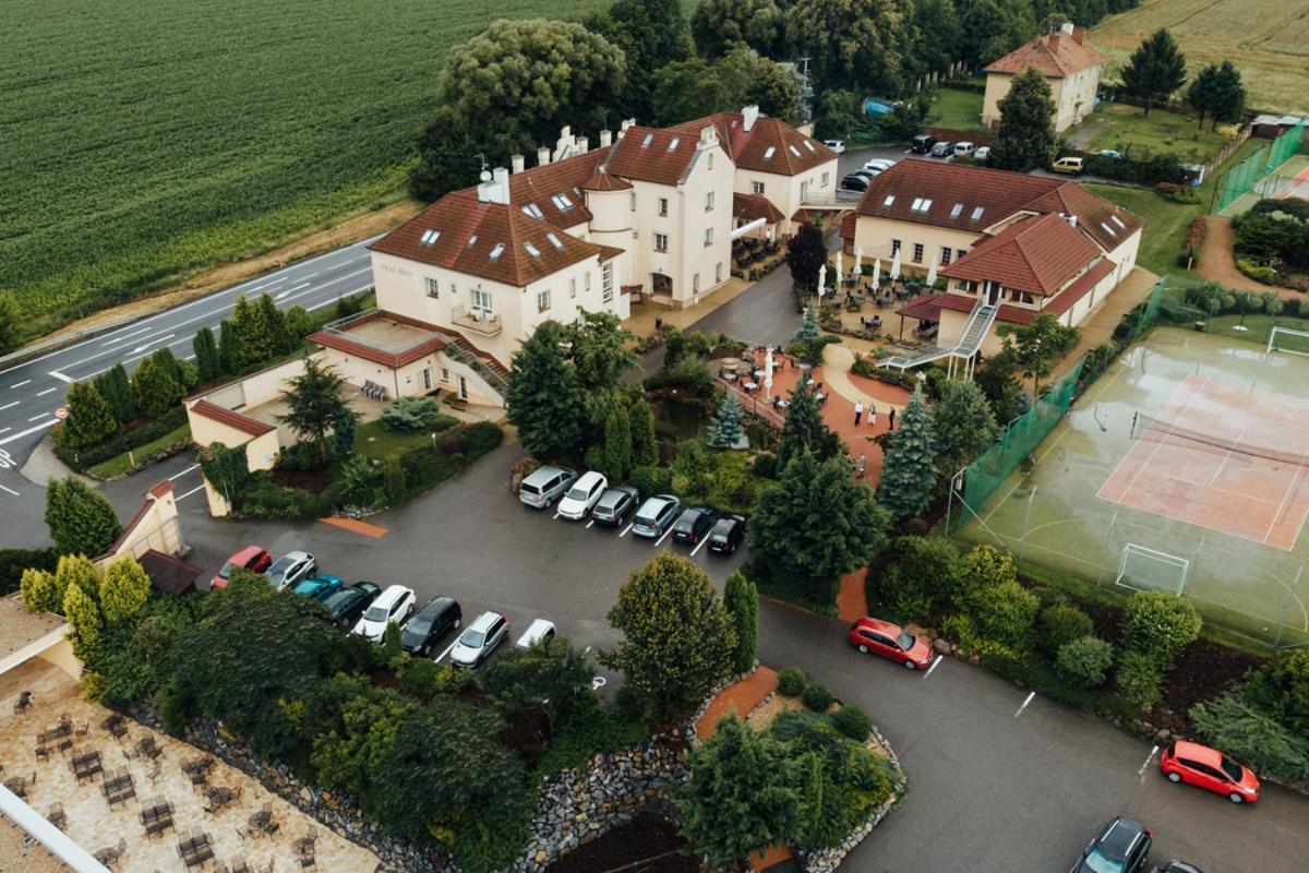Hotel Allvet Drnovice  Zewnętrze zdjęcie
