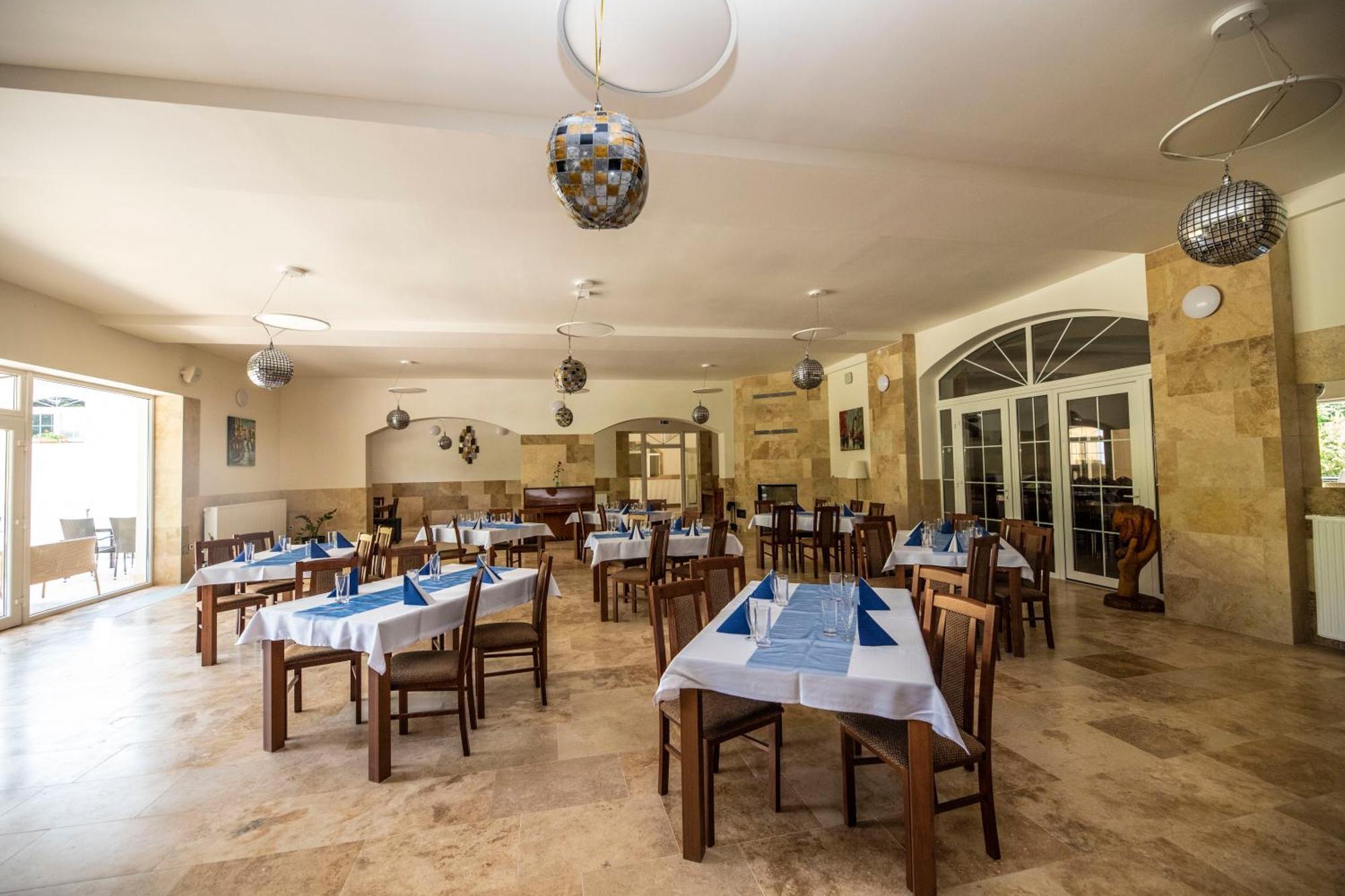 Hotel Allvet Drnovice  Zewnętrze zdjęcie