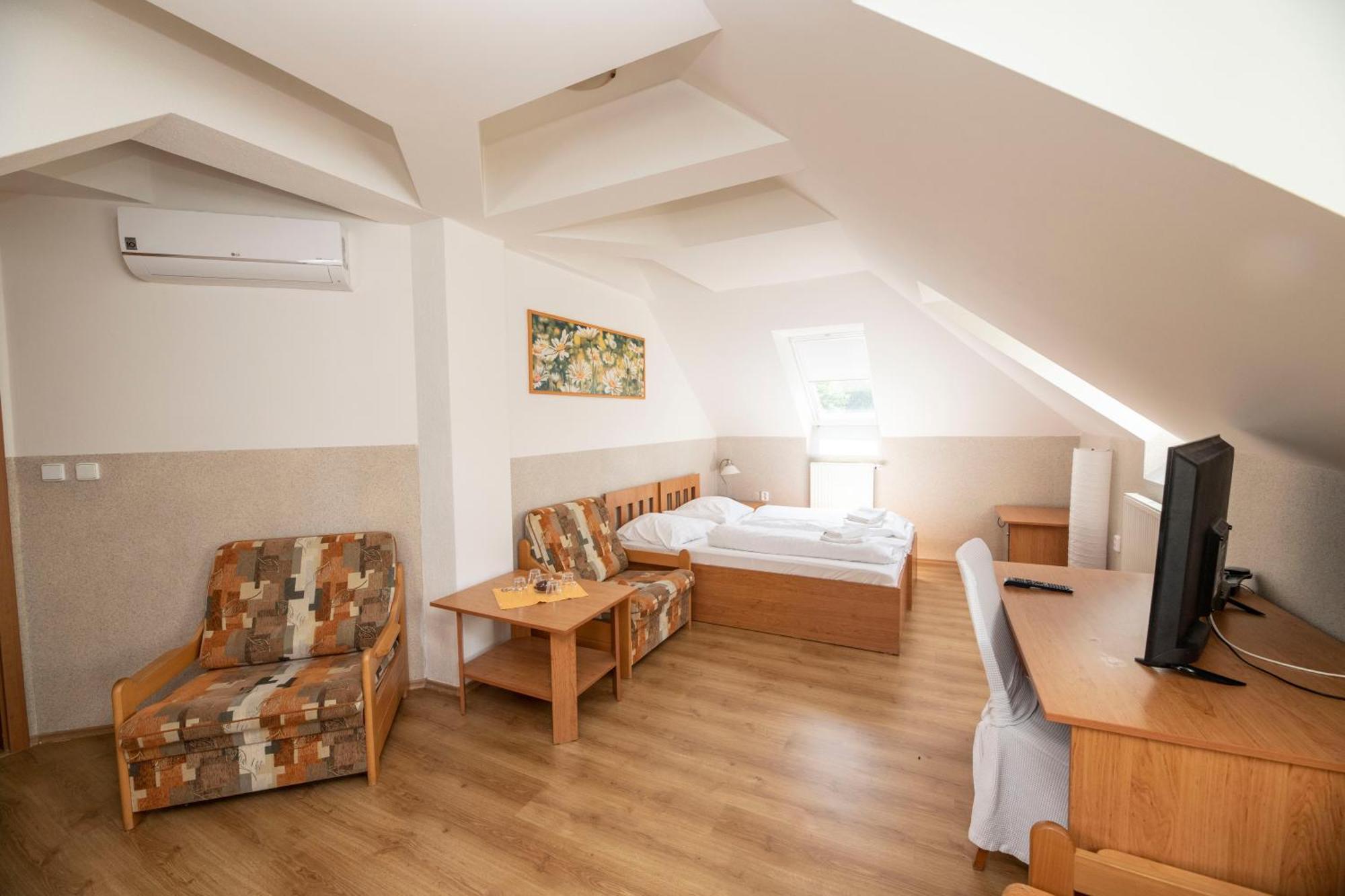 Hotel Allvet Drnovice  Zewnętrze zdjęcie