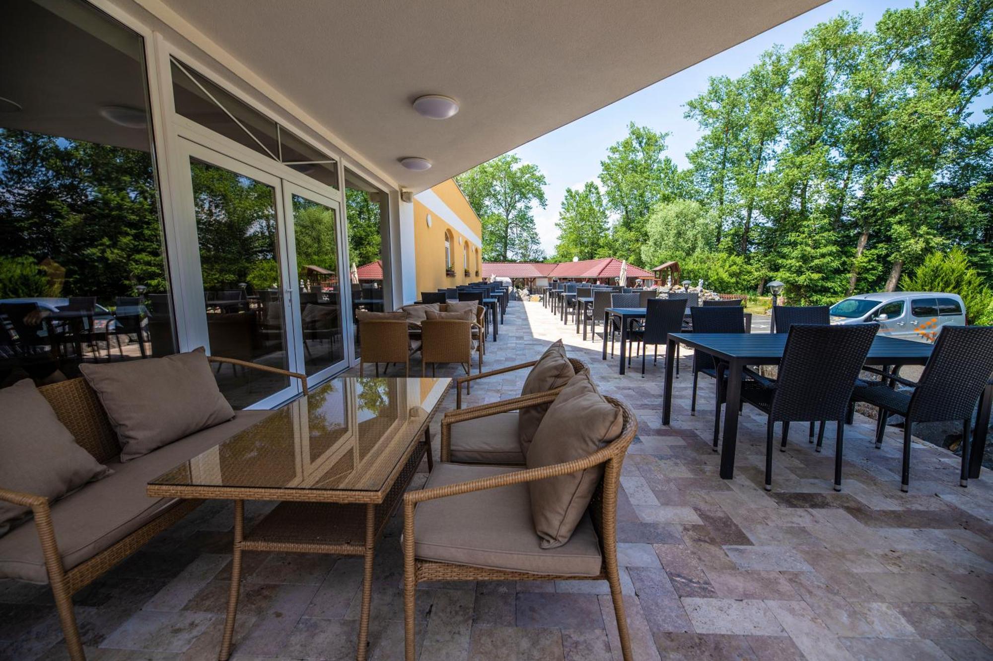 Hotel Allvet Drnovice  Zewnętrze zdjęcie