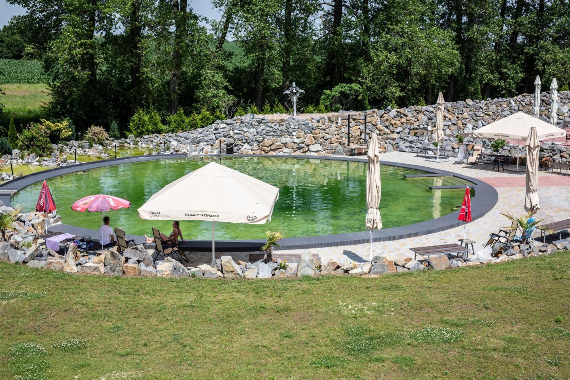 Hotel Allvet Drnovice  Zewnętrze zdjęcie