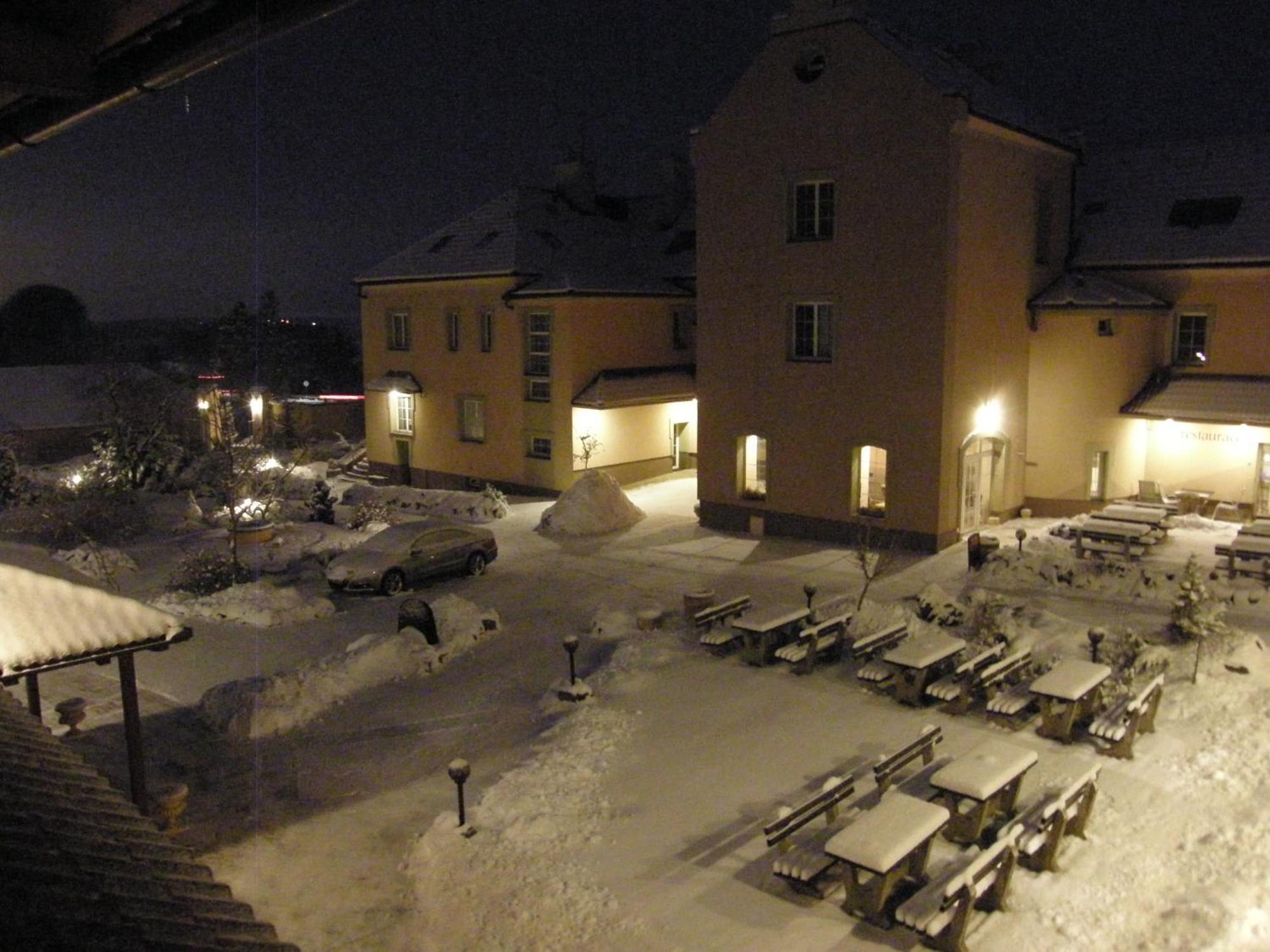 Hotel Allvet Drnovice  Zewnętrze zdjęcie