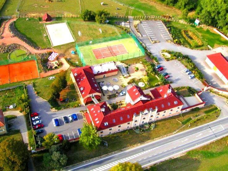 Hotel Allvet Drnovice  Zewnętrze zdjęcie