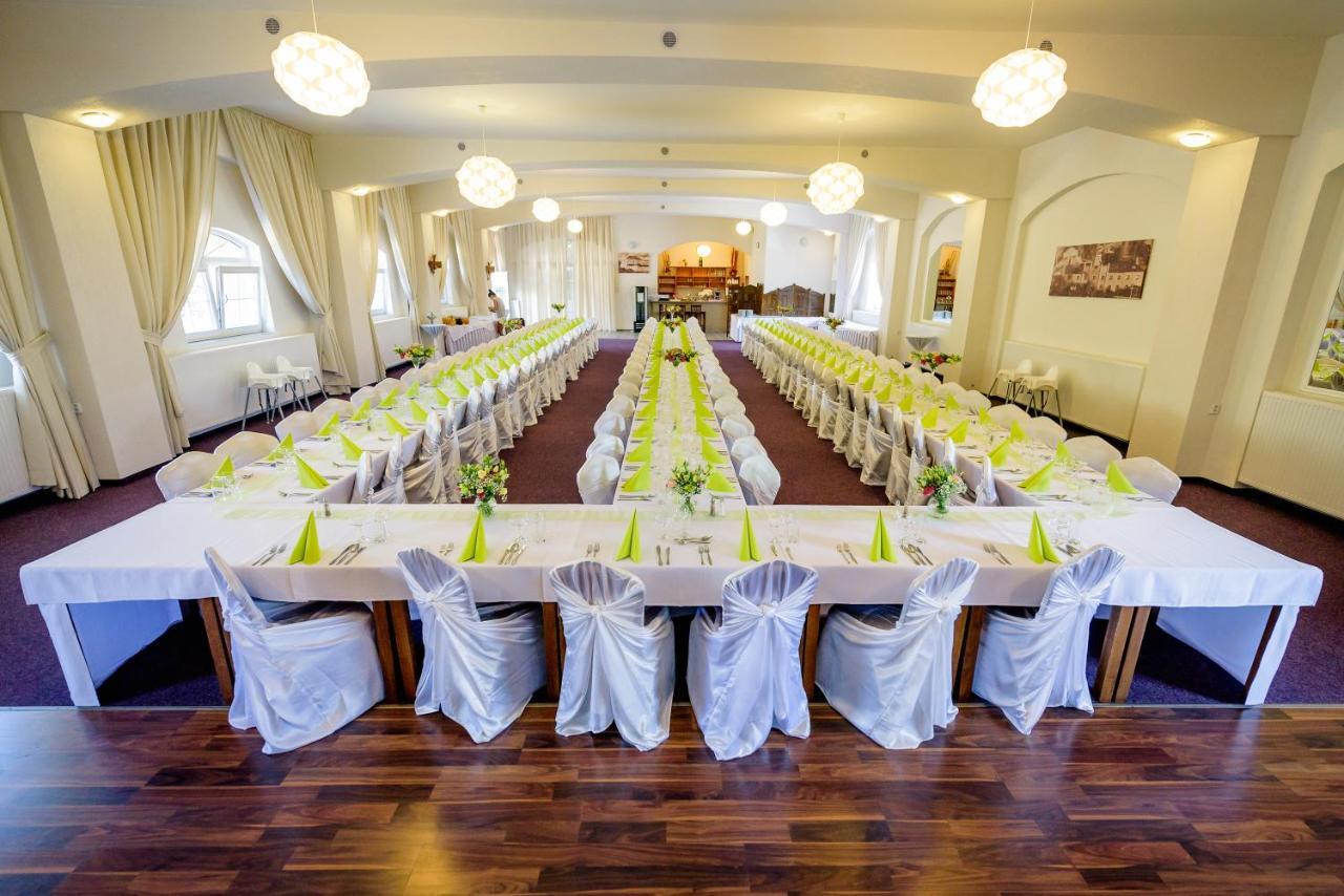 Hotel Allvet Drnovice  Zewnętrze zdjęcie